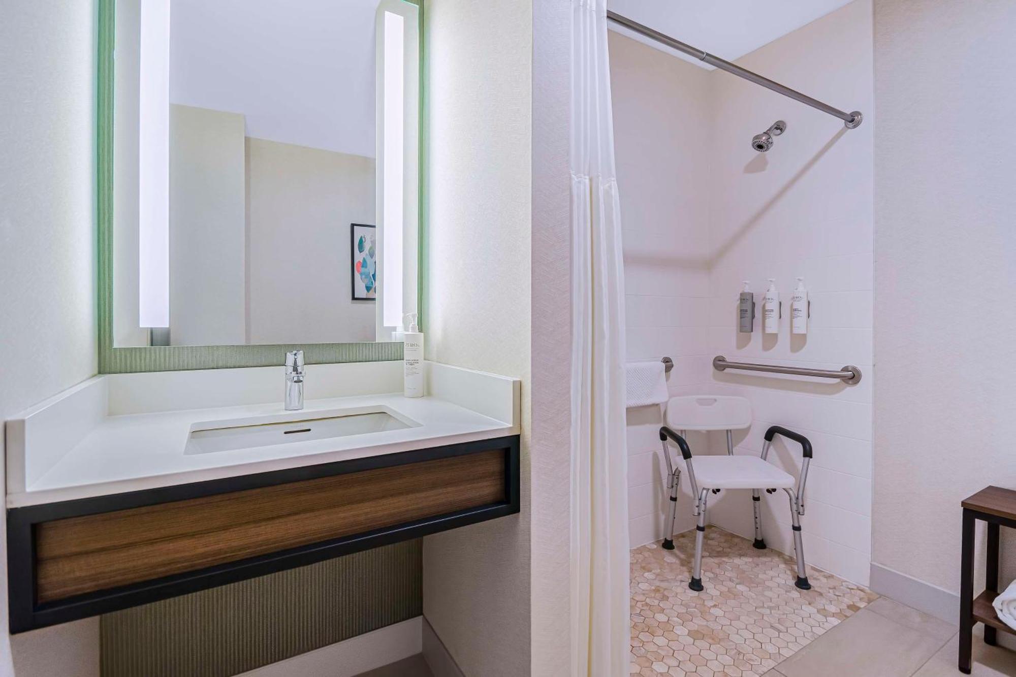 Hilton Garden Inn Danbury Exterior photo