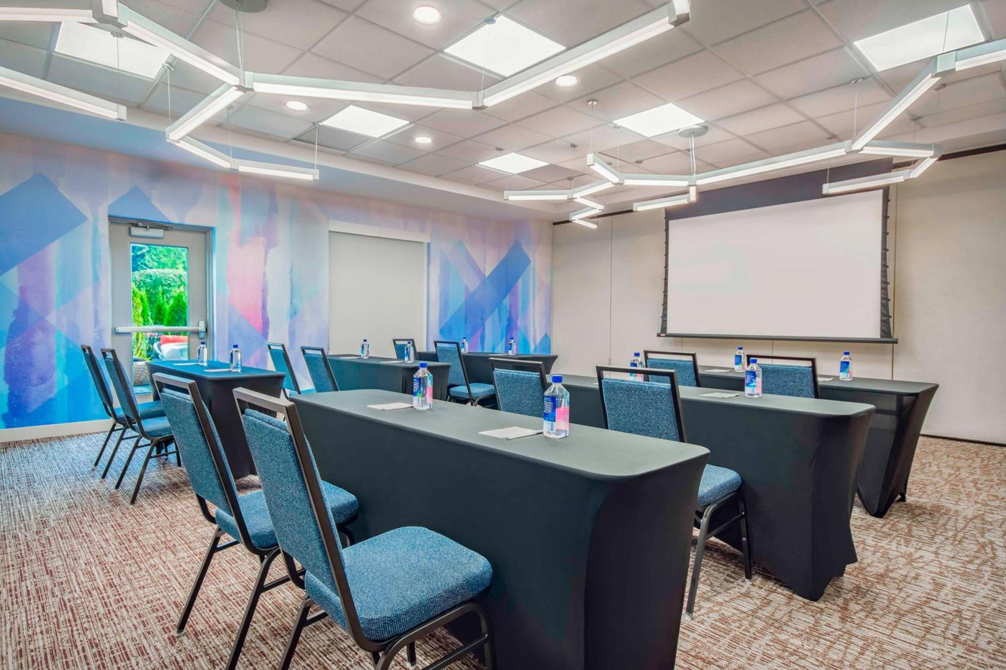 Hilton Garden Inn Danbury Exterior photo