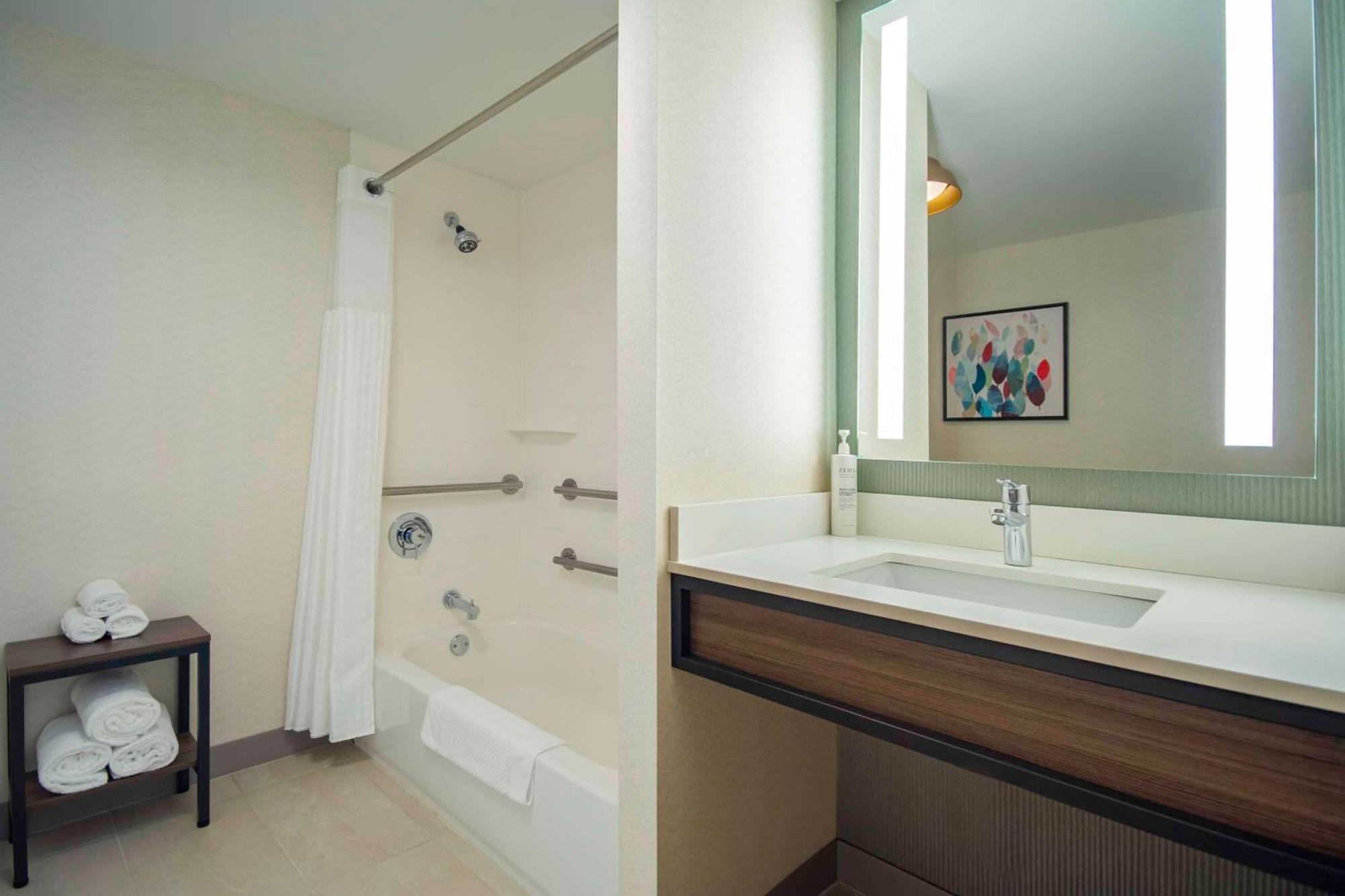 Hilton Garden Inn Danbury Exterior photo