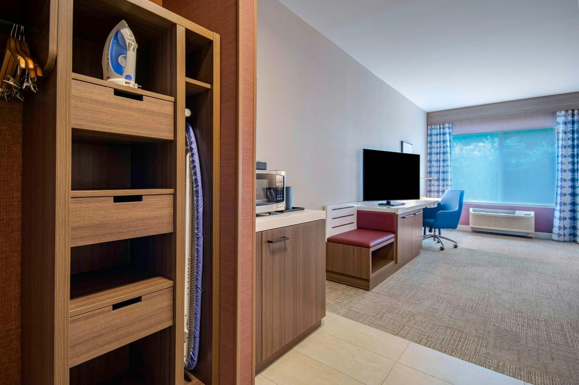 Hilton Garden Inn Danbury Exterior photo