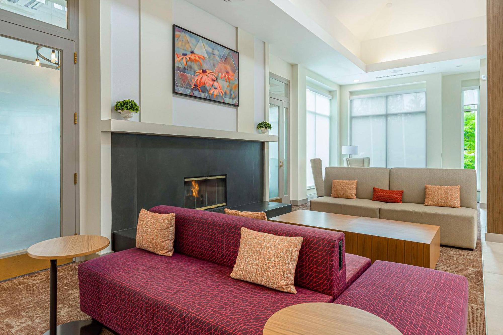 Hilton Garden Inn Danbury Exterior photo